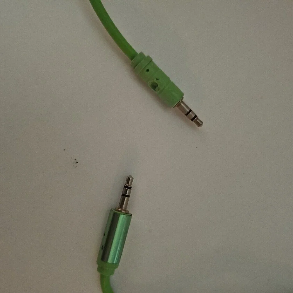 3ft green aux‎ cable